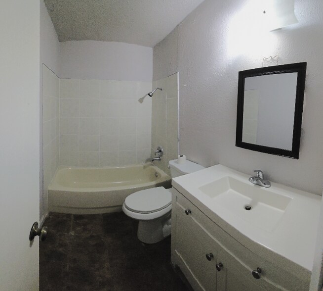 Building Photo - 8041 Southbrook Cir