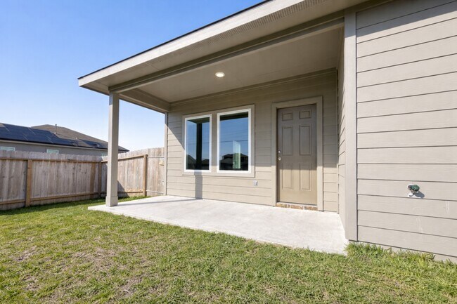 Building Photo - 1739 Royal Rim Dr