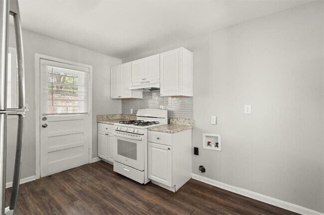 Building Photo - 220 Opal Dr