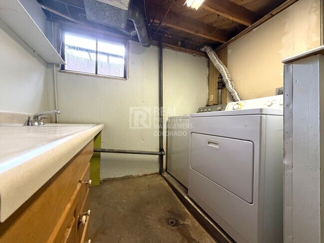 Building Photo - 511 E Panama Dr