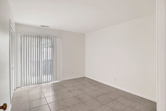 Building Photo - Freshly Renovated Townhome near Perdido Ba...