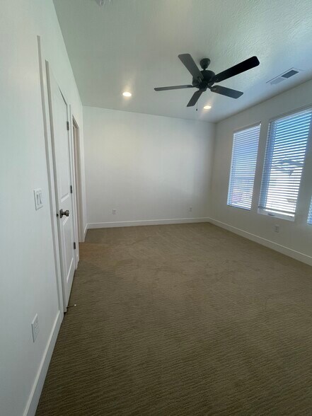 Building Photo - 2671 E Wake Forest Ln