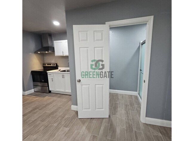 Building Photo - 3000 Carver Rd