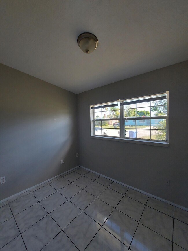 Building Photo - 35 Roanoke Dr