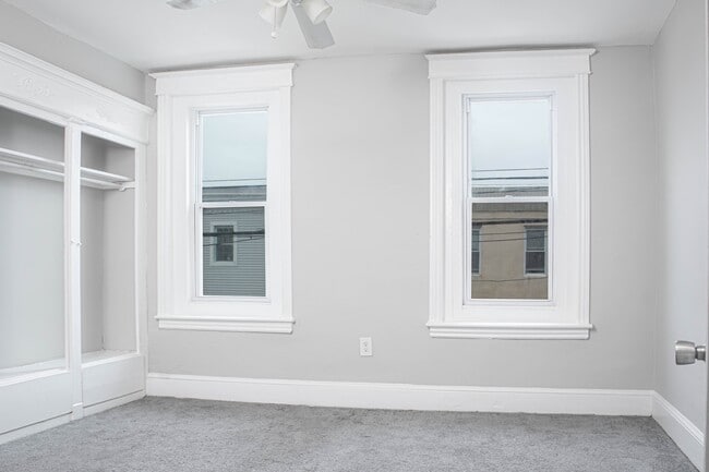 Building Photo - 2348 Moore St