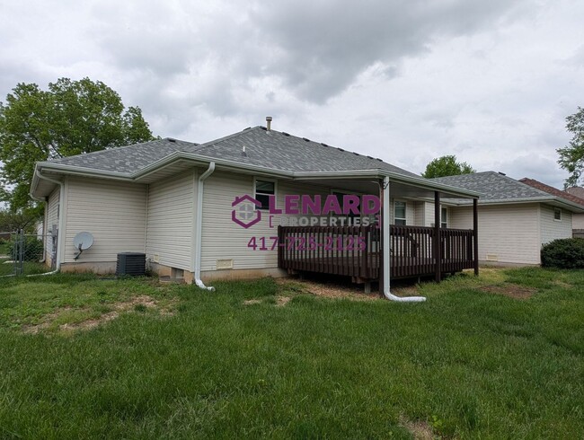 Building Photo - Spacious 3 Bedroom Home!