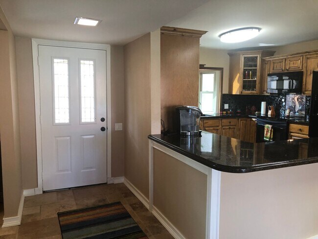 Building Photo - Perfect & Newly Updated Vacation Home, 45+ Active Adult Community. Available now through November...