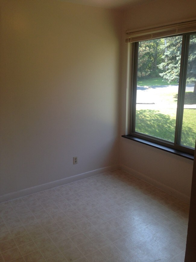 Stratford Village 8261 N Teutonia Ave Brown Deer WI 53209 Apartment