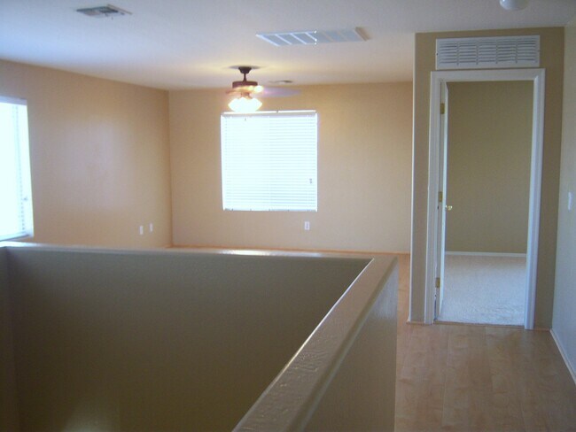 Building Photo - GREAT 4BEDROOM/3BATH HOME WITH ALL THAT YO...
