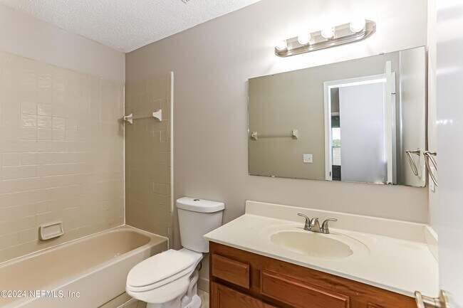 Building Photo - 12636 Misty Mountain Dr E