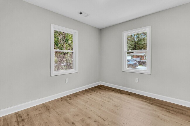 Building Photo - 30 Guerry Cir