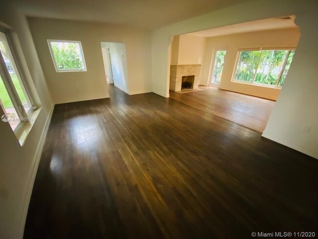 Building Photo - 800 Andalusia Ave