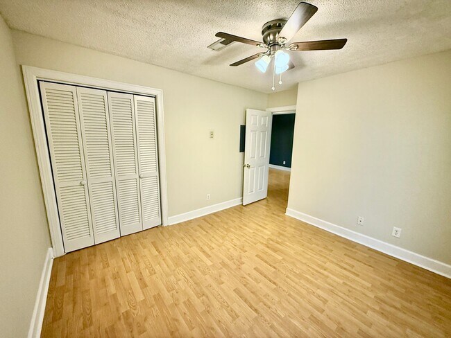 Building Photo - 1 Bedroom Condo On Chapman Mountain