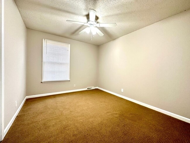 Building Photo - 28 Leonard Dr