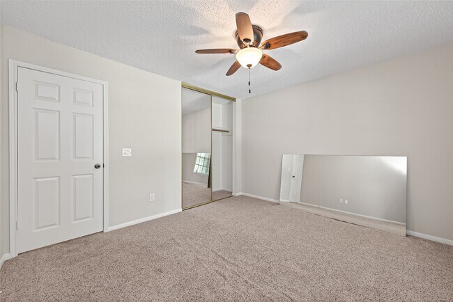 Building Photo - 106 Breezy Point Pl
