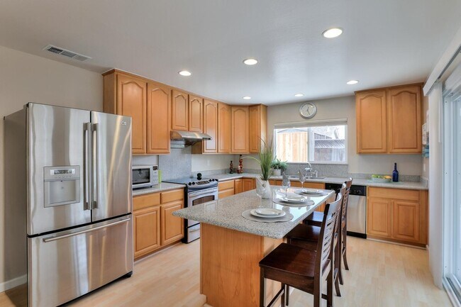 Building Photo - 1060 Belford Dr