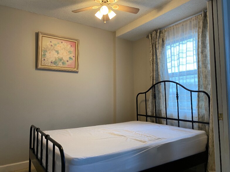 Building Photo - 2009 Greene St