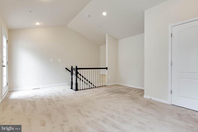 Building Photo - 1022 Linden Dr