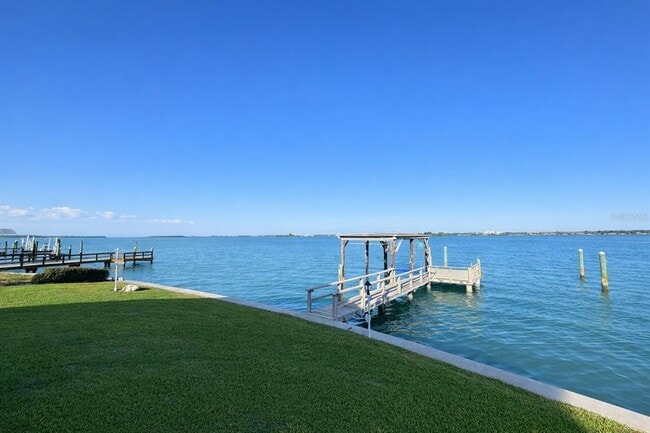 Building Photo - 615 Harbor Is