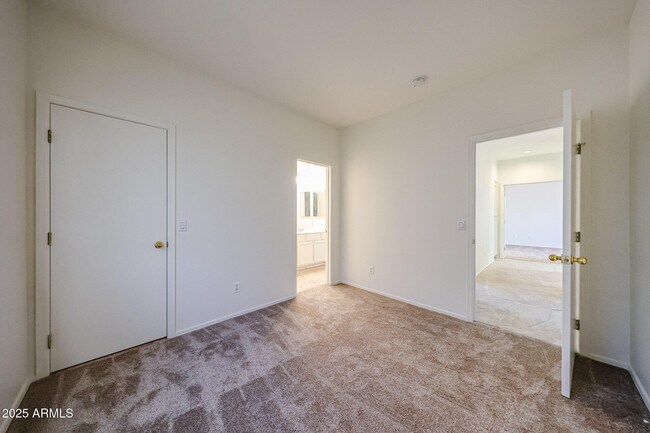 Building Photo - 4112 E Barwick Dr