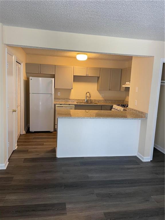 Building Photo - 1600 Oakpoint Dr SW