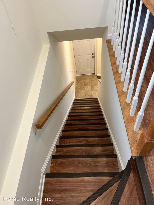 Building Photo - 2 br, 1.5 bath House - 1603 6th St. NW