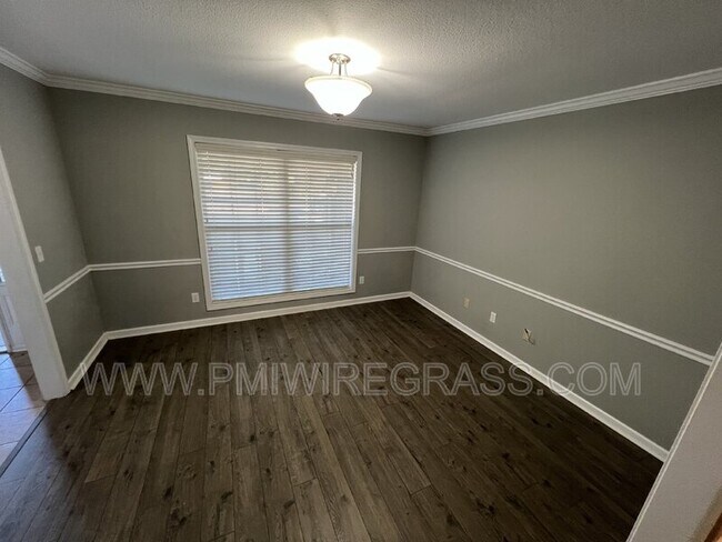 Building Photo - 267 Maree Dr