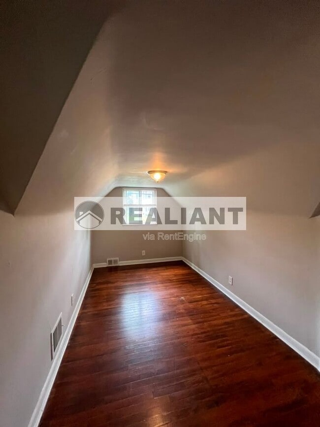 Building Photo - 2380 N Ft Thomas Ave