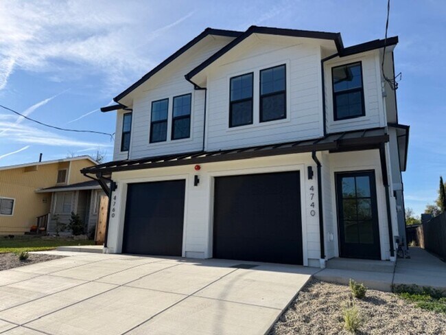 Building Photo - 4740-4760 3rd St, Rocklin, CA 95677