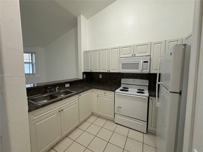 Building Photo - 1661 SE 29th Ct
