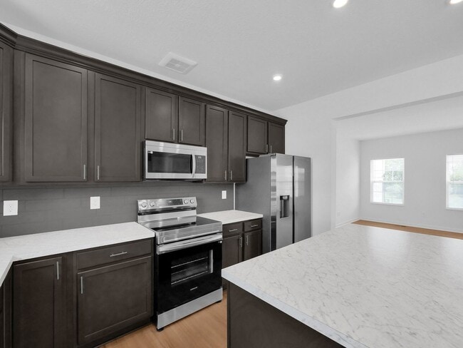 Building Photo - Modern 3 Bed, 2.5 Bath Condo – Spacious, S...