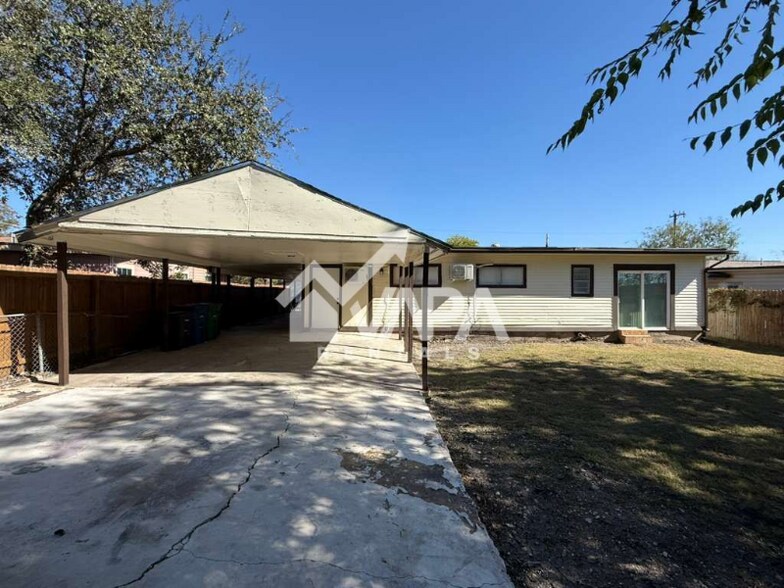 Building Photo - 411 Yolanda Dr