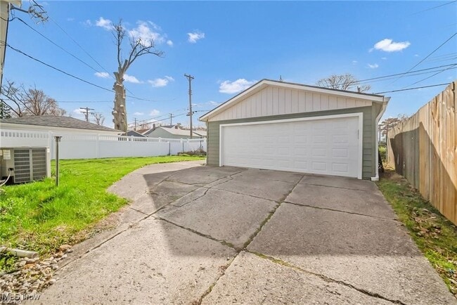 Building Photo - 6175 Vernondale Dr