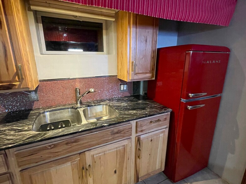 Building Photo - 4778 Rogers Rd