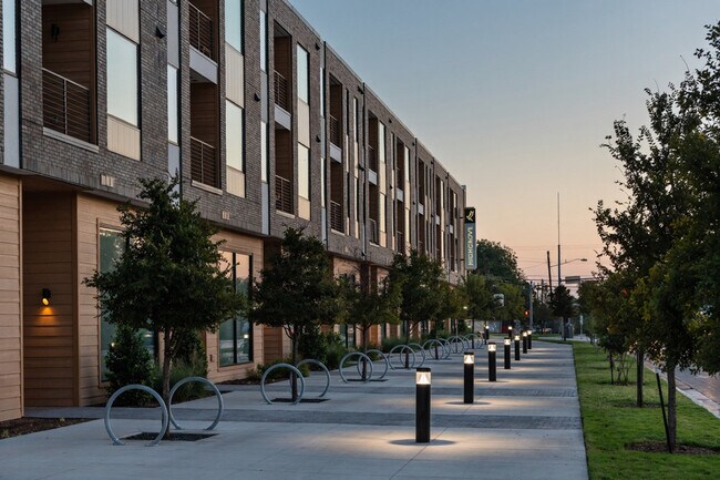 Building Photo - 5820 1/2 Cameron Road-SI FL2-ID1303392P