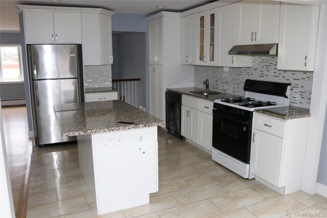 Building Photo - 7 Southpark Dr