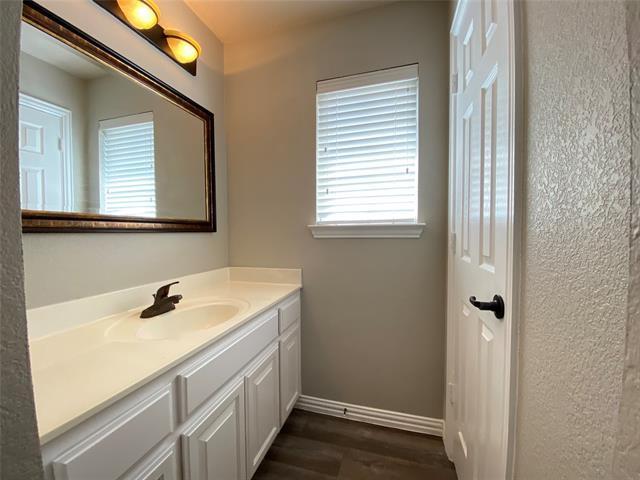 Building Photo - 15861 Twin Cove Dr