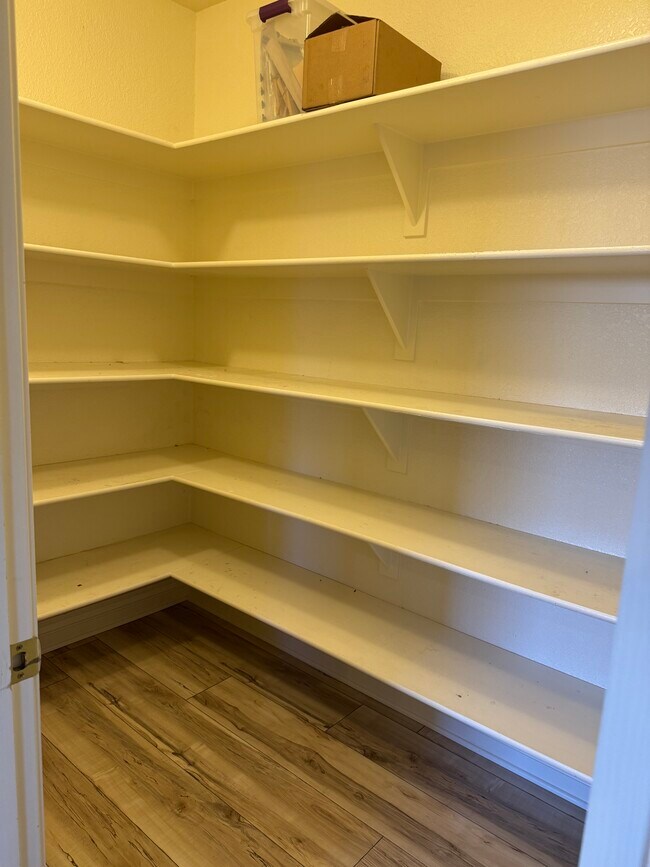 Building Photo - 1361 Elges Ave