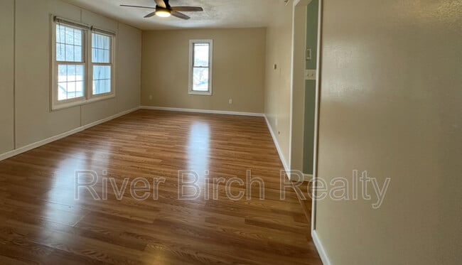 Building Photo - 1600 S 6th St