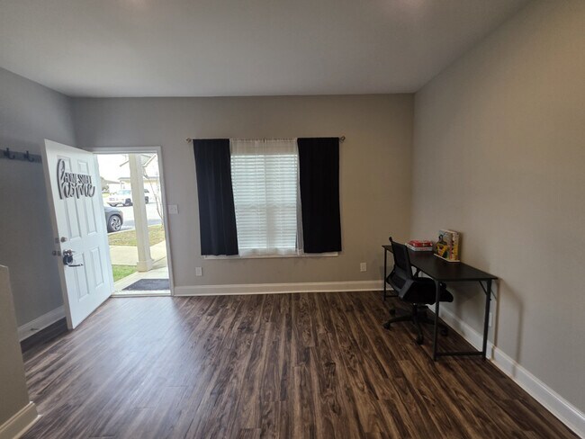 Building Photo - 541 New S Dr