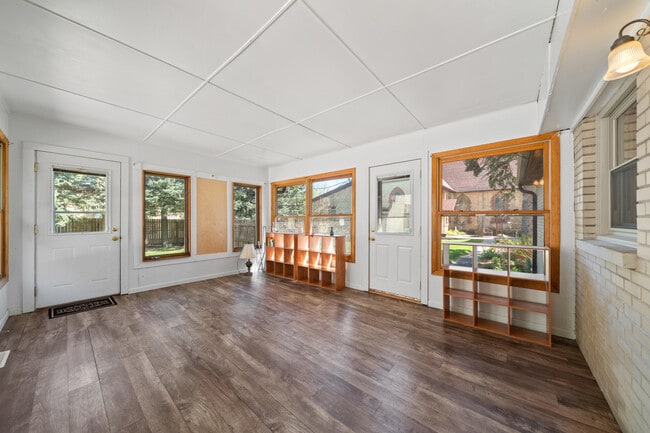 Building Photo - 11 S Church St