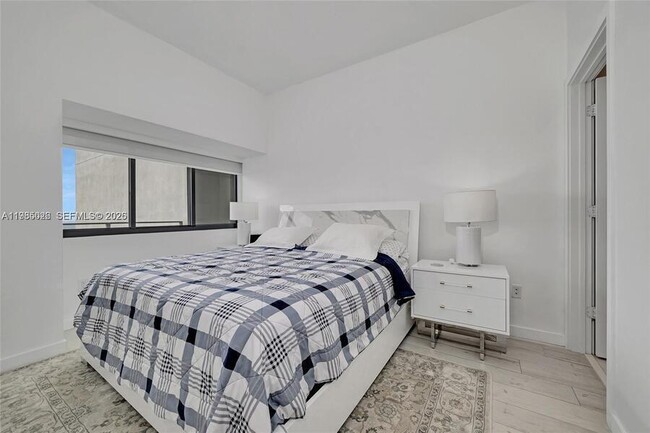 Building Photo - 480 NE 31st St