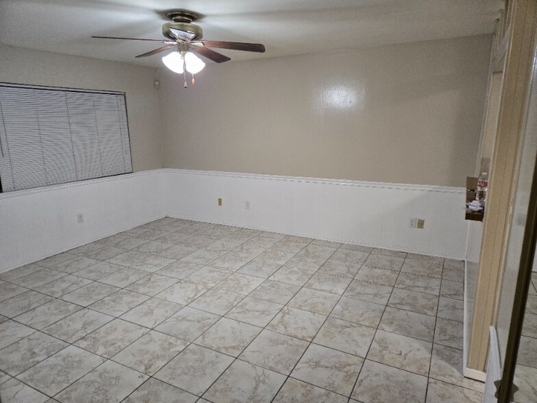 Building Photo - 428 Holy Cross Pl