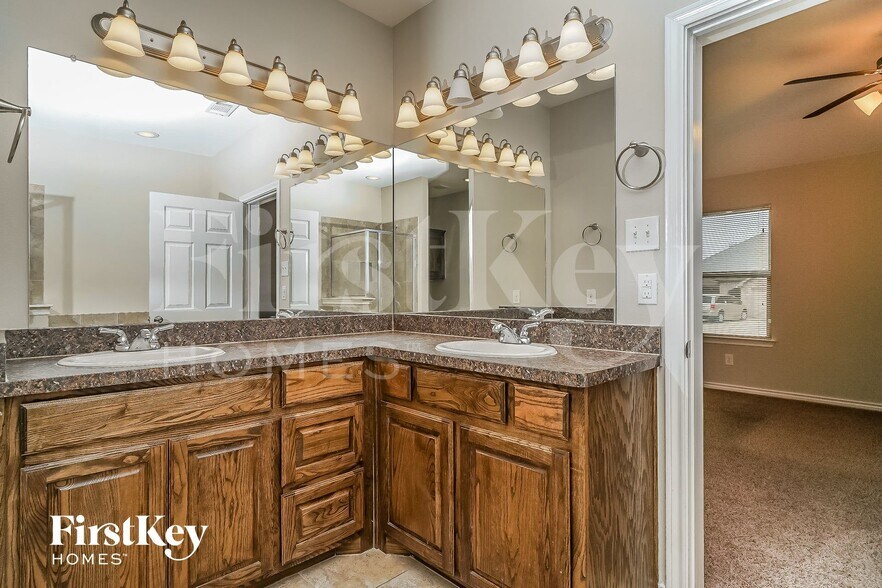 Building Photo - 615 Hearthstone Dr