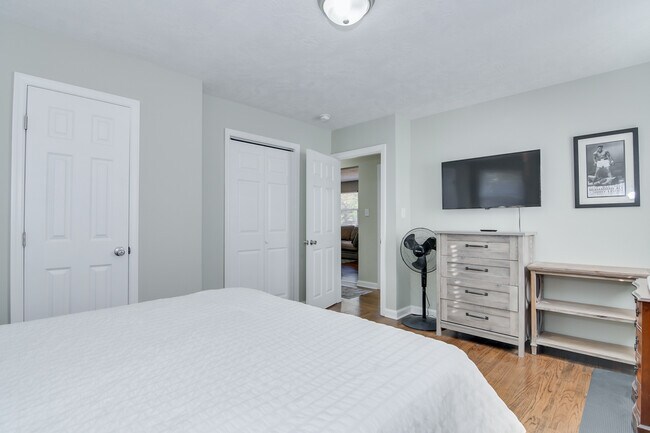 Building Photo - 2426 Brentwood Pl