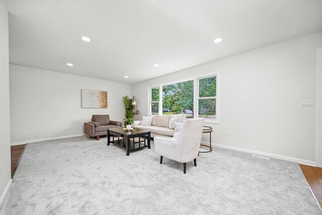 Building Photo - 1668 Hidden Valley Dr