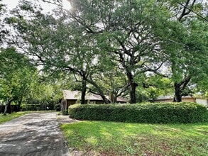 Building Photo - 2818 Sherwood Dr