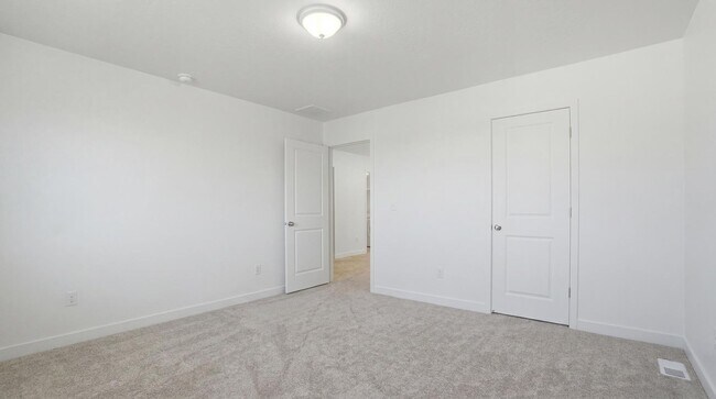 Building Photo - 154 E Parade Ave