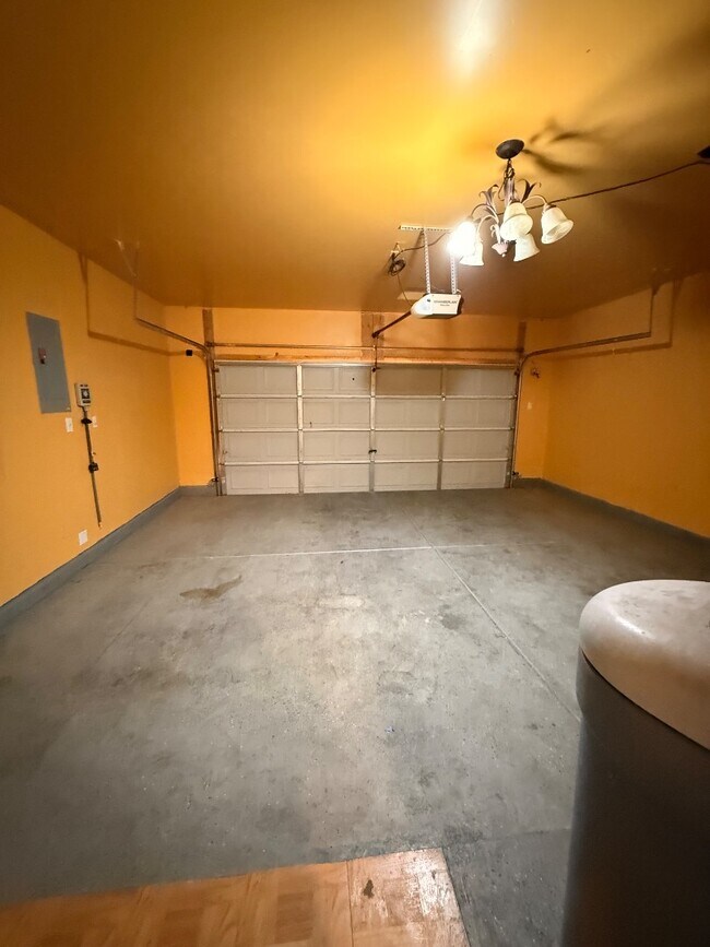 Building Photo - 2148 Vista de Colinas Dr SE