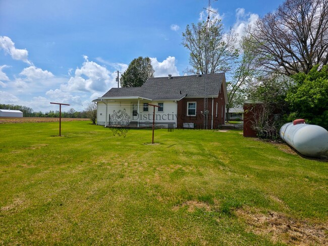 Building Photo - Attention Front Porch Sittin' Lovers- 2 bed 1 bath house in the country in Hazel